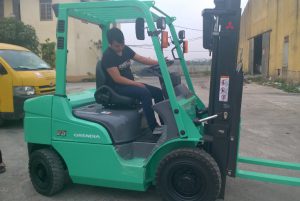 nap nhien lieu cho xe nang hang