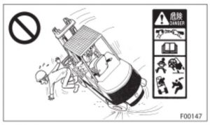 that day an toan khi lai xe nang hang