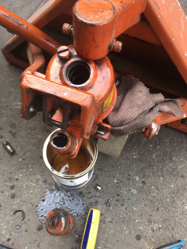 #1[Tìm Hiểu] Cấu tạo bơm thủy lực xe nâng tay và nguyên lý hoạt động của nó