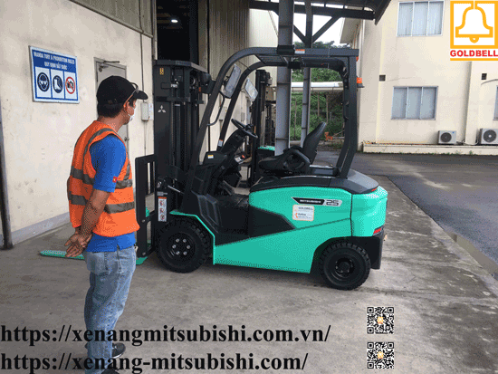 Bàn giao xe nâng điện ngồi lái Mitsubishi tải trọng 2.5 tấn cho khách hàng tại Bà Rịa - Vũng Tàu